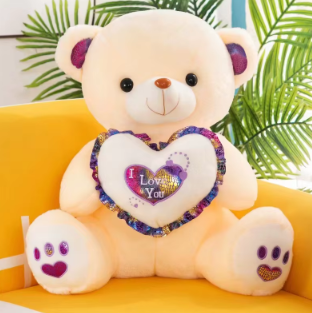 Peluche tenant un coeur