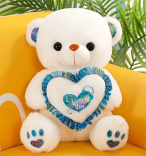 Peluche tenant un coeur